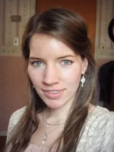 Portrait of blog owner, Lori.